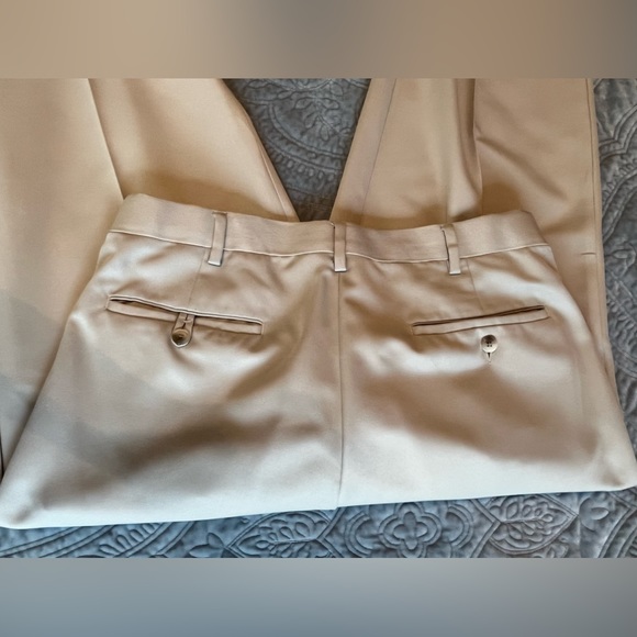 Men’s Roundtree &Yorke Easy Care Dress Pants Size 34x30 Pleated Front Cuffed Hem - Picture 4 of 9